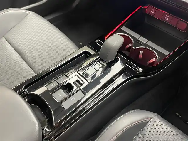 トヨタ プリウス Z 兵庫県 2023(令5)年 2.4万km アティチュードブラックマイカ 純正コネクトナビ(フルセグ/USB/Bluetooth)/全方位カメラ/パノラマルーフ/追従型クルーズコントロール/ブラインドスポットモニター/置くだけ充電/デジタルインナーミラー/パワーバックドア/パワーシート/シートヒーター/エアシート/レザーシート/クリアランスソナー/純正19インチアルミホイール/純正フロアマット/オートライト/オートマチックハイビーム/LEDヘッドライト