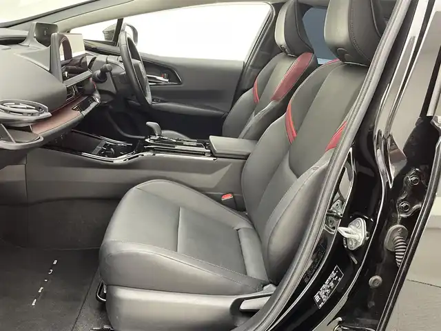 トヨタ プリウス Z 兵庫県 2023(令5)年 2.4万km アティチュードブラックマイカ 純正コネクトナビ(フルセグ/USB/Bluetooth)/全方位カメラ/パノラマルーフ/追従型クルーズコントロール/ブラインドスポットモニター/置くだけ充電/デジタルインナーミラー/パワーバックドア/パワーシート/シートヒーター/エアシート/レザーシート/クリアランスソナー/純正19インチアルミホイール/純正フロアマット/オートライト/オートマチックハイビーム/LEDヘッドライト