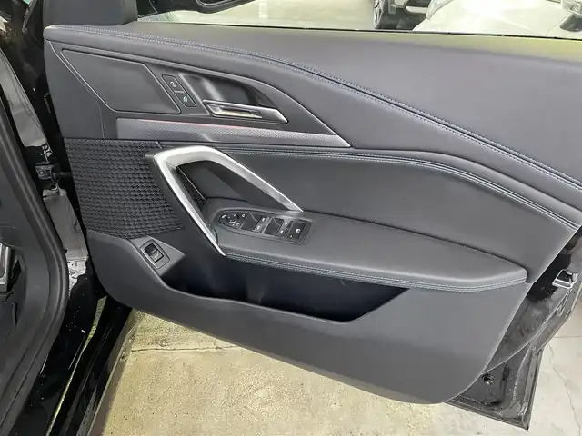 ＢＭＷ ＢＭＷ ｉＸ１ xDrive30 Mスポーツ 東京都 2024(令6)年 2.1万km サファイアブラックP 法人ワンオーナー/純正ナビ/全方位カメラ・バックカメラ/純正１８インチアルミ/パワーバックドア/D席メモリーパワーシート/N席パワーシート/ハーフレザーシート/シートヒーター/エアシート/BMW　ADVANCED　CAR　EYE３．０PRO/ETC/ルーフレール/スペアキー１本/カードキー１本/充電ケーブル/保証書・取説