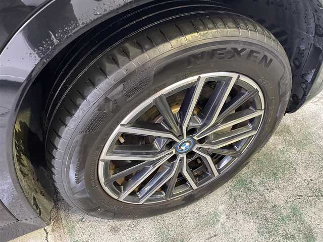 ＢＭＷ ＢＭＷ ｉＸ１ xDrive30 Mスポーツ 東京都 2024(令6)年 2.1万km サファイアブラックP 法人ワンオーナー/純正ナビ/全方位カメラ・バックカメラ/純正１８インチアルミ/パワーバックドア/D席メモリーパワーシート/N席パワーシート/ハーフレザーシート/シートヒーター/エアシート/BMW　ADVANCED　CAR　EYE３．０PRO/ETC/ルーフレール/スペアキー１本/カードキー１本/充電ケーブル/保証書・取説