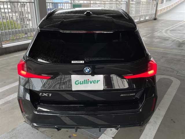 ＢＭＷ ＢＭＷ ｉＸ１ xDrive30 Mスポーツ 東京都 2024(令6)年 2.1万km サファイアブラックP 法人ワンオーナー/純正ナビ/全方位カメラ・バックカメラ/純正１８インチアルミ/パワーバックドア/D席メモリーパワーシート/N席パワーシート/ハーフレザーシート/シートヒーター/エアシート/BMW　ADVANCED　CAR　EYE３．０PRO/ETC/ルーフレール/スペアキー１本/カードキー１本/充電ケーブル/保証書・取説