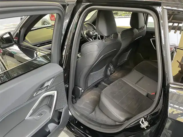 ＢＭＷ ＢＭＷ ｉＸ１ xDrive30 Mスポーツ 東京都 2024(令6)年 2.1万km サファイアブラックP 法人ワンオーナー/純正ナビ/全方位カメラ・バックカメラ/純正１８インチアルミ/パワーバックドア/D席メモリーパワーシート/N席パワーシート/ハーフレザーシート/シートヒーター/エアシート/BMW　ADVANCED　CAR　EYE３．０PRO/ETC/ルーフレール/スペアキー１本/カードキー１本/充電ケーブル/保証書・取説