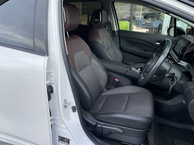 日産 オーラ G 愛知県 2023(令5)年 3.2万km ピュアホワイトパール / スーパーブラック 2トーン プロパイロット/純正9型ディスプレイオーディオナビ/全方位カメラ/クルーズコントロール/プレミアムサウンドBOSE/バックカメラ/コーナーセンサー/純正アルミホイール/ETC2.0/ブラインドスポットモニター/インテリジェントミラー/オートマチックハイビーム/ワイヤレス充電機/衝突軽減システム/フルセグ/Bluetooth/ステアリングスイッチ/スマートキー/プッシュスタート