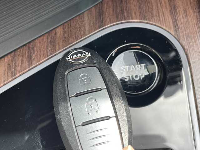 日産 オーラ G 愛知県 2023(令5)年 3.2万km ピュアホワイトパール / スーパーブラック 2トーン プロパイロット/純正9型ディスプレイオーディオナビ/全方位カメラ/クルーズコントロール/プレミアムサウンドBOSE/バックカメラ/コーナーセンサー/純正アルミホイール/ETC2.0/ブラインドスポットモニター/インテリジェントミラー/オートマチックハイビーム/ワイヤレス充電機/衝突軽減システム/フルセグ/Bluetooth/ステアリングスイッチ/スマートキー/プッシュスタート