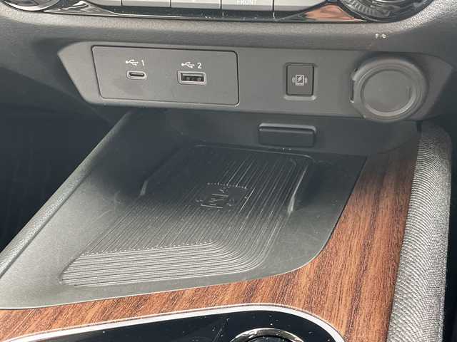 日産 オーラ G 愛知県 2023(令5)年 3.2万km ピュアホワイトパール / スーパーブラック 2トーン プロパイロット/純正9型ディスプレイオーディオナビ/全方位カメラ/クルーズコントロール/プレミアムサウンドBOSE/バックカメラ/コーナーセンサー/純正アルミホイール/ETC2.0/ブラインドスポットモニター/インテリジェントミラー/オートマチックハイビーム/ワイヤレス充電機/衝突軽減システム/フルセグ/Bluetooth/ステアリングスイッチ/スマートキー/プッシュスタート