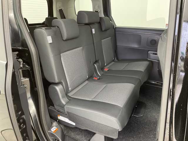 トヨタ シエンタ ハイブリッド G 新潟県 2025(令7)年 0.1千km ブラック トヨタセーフティーセンス/パーキングサポートブレーキ/ブラインドスポットモニター/追従クルーズコントロール/前後コーナーセンサー/両側パワースライドドア/LEDオートライト/オートマチックハイビーム/PCS/PDA/RCTA/RSA/ビルトインETC/レーンキープアシスト/7人乗り/ディスプレイオーディオ