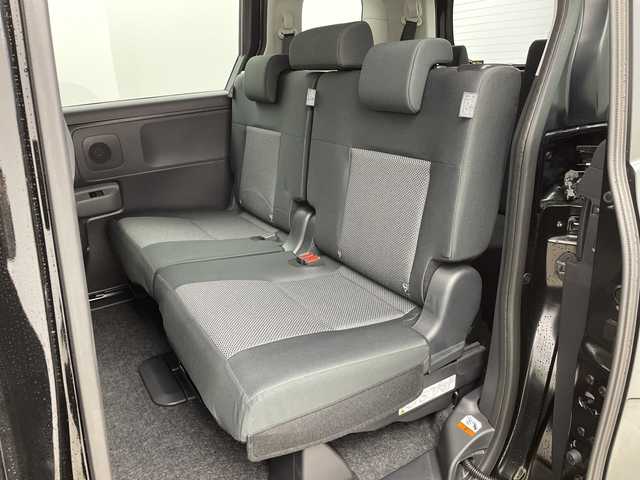 トヨタ シエンタ ハイブリッド G 新潟県 2025(令7)年 0.1千km ブラック トヨタセーフティーセンス/パーキングサポートブレーキ/ブラインドスポットモニター/追従クルーズコントロール/前後コーナーセンサー/両側パワースライドドア/LEDオートライト/オートマチックハイビーム/PCS/PDA/RCTA/RSA/ビルトインETC/レーンキープアシスト/7人乗り/ディスプレイオーディオ