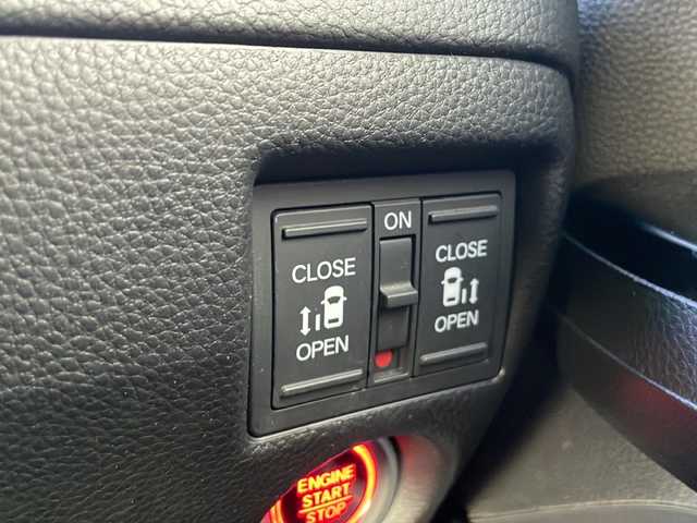 ホンダ Ｎ ＢＯＸ カスタム G L ホンダセンシング 愛知県 2019(平31)年 4.6万km プラチナホワイトパール /禁煙//ナビ装着用スペシャルパッケージ//社外メモリナビ//地デジ//CD/DVD/BT/SD/USB/AM/FM//バックカメラ//ビルトインETC//ドライブレコーダー//両側パワースライドドア//オートリトラミラー//プラズマクラスター//純正ブラック塗装14AW//ホンダセンシング//CMBS/ACC/LKAS//路外逸脱抑制制御//前後誤発進抑制制御//LEDオートライト//フォグランプ//ステアリングスイッチ//ECONモード//スマートキー//プッシュスタート//ベンチシート//フロアマット/ドアバイザー//保証書//取扱説明書//ナビ取説//スペアキー