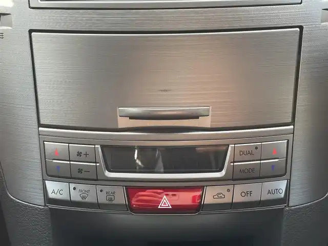 スバル レガシィ ツーリングワゴン 2．5iアイサイト 福岡県 2010(平22)年 3.9万km クリスタルブラックシリカ ワンオーナー/社外ナビ/（Panasonic:CN-MW200D）/CD/DVD/ワンセグTV/クルーズコントロール/パドルシフト/前席パワーシート/ビルトインETC/4WD/ドアバイザー/純正フロアマット/純正アルミホイール/プッシュスタート/横滑り防止装置/ダウンヒルアシストコントロール/保証書/取扱説明書/スマートキー/スペアキー