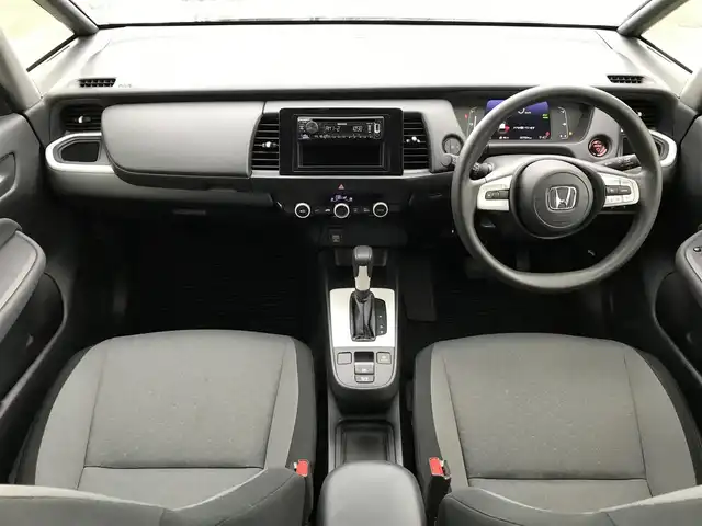 ホンダ フィット e:HEVベーシック 鳥取県 2020(令2)年 5.8万km ルナシルバーM ４・W・D/社外CDオーでイオ/USB/ホンダセンシング/コンフォードビューパッケージ/レーンキープアシスト/踏み間違い衝突軽減システム/コーナーセンサー/レーダークルーズコントロール/ETC/LEDヘットライト/オートライト/ハイビームアシスト/プッシュエンジンスタート/スペアキー/フロアマット/ドアバイザー