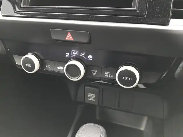 ホンダ フィット e:HEVベーシック 鳥取県 2020(令2)年 5.8万km ルナシルバーM ４・W・D/社外CDオーでイオ/USB/ホンダセンシング/コンフォードビューパッケージ/レーンキープアシスト/踏み間違い衝突軽減システム/コーナーセンサー/レーダークルーズコントロール/ETC/LEDヘットライト/オートライト/ハイビームアシスト/プッシュエンジンスタート/スペアキー/フロアマット/ドアバイザー