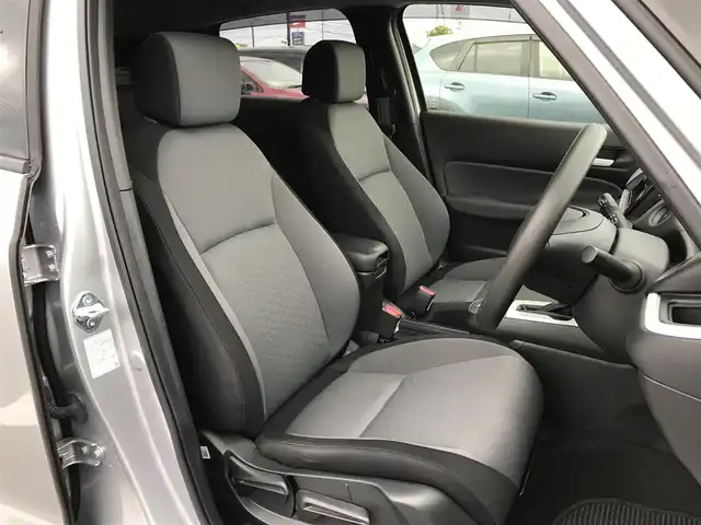 ホンダ フィット e:HEVベーシック 鳥取県 2020(令2)年 5.8万km ルナシルバーM ４・W・D/社外CDオーでイオ/USB/ホンダセンシング/コンフォードビューパッケージ/レーンキープアシスト/踏み間違い衝突軽減システム/コーナーセンサー/レーダークルーズコントロール/ETC/LEDヘットライト/オートライト/ハイビームアシスト/プッシュエンジンスタート/スペアキー/フロアマット/ドアバイザー