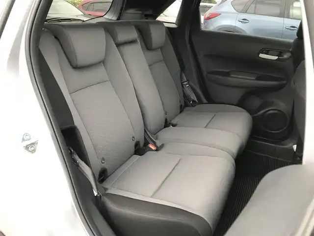 ホンダ フィット e:HEVベーシック 鳥取県 2020(令2)年 5.8万km ルナシルバーM ４・W・D/社外CDオーでイオ/USB/ホンダセンシング/コンフォードビューパッケージ/レーンキープアシスト/踏み間違い衝突軽減システム/コーナーセンサー/レーダークルーズコントロール/ETC/LEDヘットライト/オートライト/ハイビームアシスト/プッシュエンジンスタート/スペアキー/フロアマット/ドアバイザー