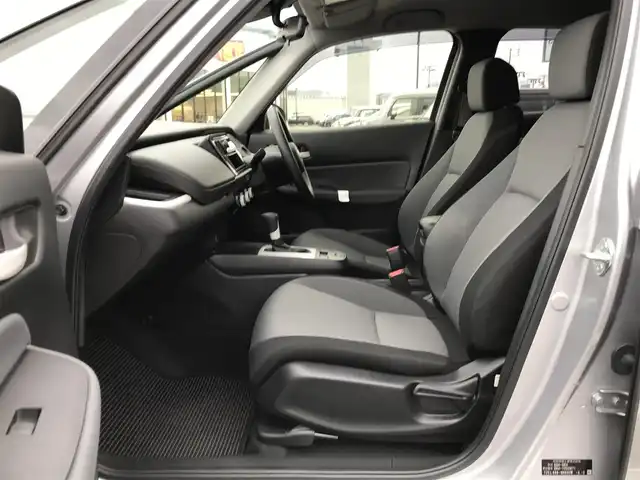 ホンダ フィット e:HEVベーシック 鳥取県 2020(令2)年 5.8万km ルナシルバーM ４・W・D/社外CDオーでイオ/USB/ホンダセンシング/コンフォードビューパッケージ/レーンキープアシスト/踏み間違い衝突軽減システム/コーナーセンサー/レーダークルーズコントロール/ETC/LEDヘットライト/オートライト/ハイビームアシスト/プッシュエンジンスタート/スペアキー/フロアマット/ドアバイザー