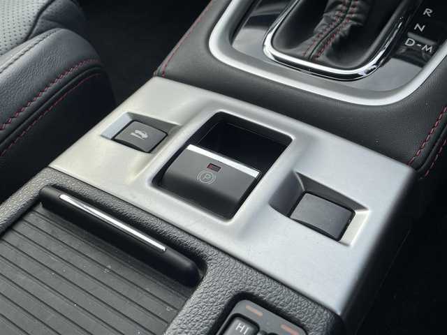 スバル ＷＲＸ Ｓ４ 2．0GT‐S アイサイト 愛知県 2014(平26)年 11.7万km クリスタルホワイトP (株)IDOMが運営する【じしゃロン名古屋鳴海店】の自社ローン専用車両になりますこちらは現金またはオートローンご利用時の価格です。自社ローンご希望の方は別途その旨お申付け下さい/4WD(F4)/CVT/7インチナビ【CN-R300D】/（FM/AM/CD/DVD/フルセグTV/SD）/バックカメラ/ETC/ドライブレコーダー/GPSレーダー【YA-W17GA】/アイサイト/・プリクラッシュブレーキアシスト	/・レーンキープアシスト/・レーダークルーズコントロール/装備/・運転席・助手席シートヒーター/・電動パーキング/・電動格納ミラー/・革巻きステアリング/・ステアリングスイッチ/・パドルシフト/・オートライト/・LEDヘッドライト/・フォグランプ/・フルオートエアコン/・運転席シートメモリ/・純正フロアマット/・アルミペダル/・プッシュスタート/・スマートキー