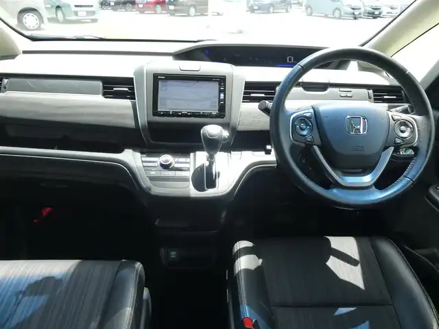 ホンダ フリード G ホンダセンシング 千葉県 2017(平29)年 5.8万km ブルーホライゾンM ホンダセンシング/・衝突軽減ブレーキ（CMBS）/・車線維持支援システム（LKAS）/・アダプティブクルーズコントロール（ACC）/・後方誤発進抑制機能/・誤発進抑制機能/アイドリングストップ/両側パワースライドドア/ハーフレザーシート/純正メモリーナビ/地デジTV/【DVD/CD再生機能　Bluetooth接続】/バックカメラ/ドライブレコーダー（前後撮影）【DRV-MR570】/革巻きステアリング/ETC/LEDヘッドライト/ウインカーミラー/純正15インチアルミホイル/サイド/カーテンエアバッグ/スマートキー