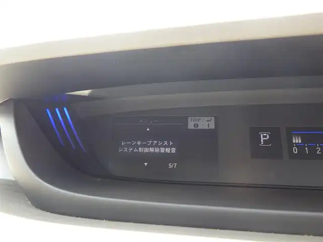 ホンダ フリード G ホンダセンシング 千葉県 2017(平29)年 5.8万km ブルーホライゾンM ホンダセンシング/・衝突軽減ブレーキ（CMBS）/・車線維持支援システム（LKAS）/・アダプティブクルーズコントロール（ACC）/・後方誤発進抑制機能/・誤発進抑制機能/アイドリングストップ/両側パワースライドドア/ハーフレザーシート/純正メモリーナビ/地デジTV/【DVD/CD再生機能　Bluetooth接続】/バックカメラ/ドライブレコーダー（前後撮影）【DRV-MR570】/革巻きステアリング/ETC/LEDヘッドライト/ウインカーミラー/純正15インチアルミホイル/サイド/カーテンエアバッグ/スマートキー