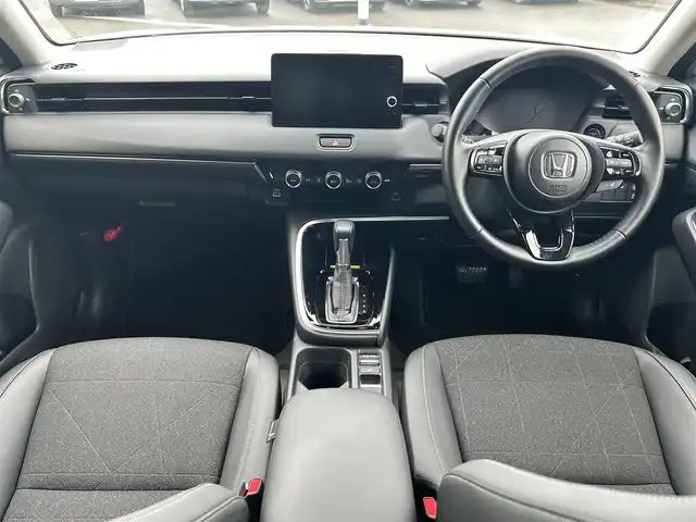 ホンダ ヴェゼル ハイブリッド e:HEV Z 和歌山県 2025(令7)年 0.1千km クリスタルブラックパール 登録済み未使用車/Honda CONNECTディスプレー（ナビ付）/フルセグTV/バックカメラ/（BT/AppleCarPlay/AndroidAuto）/衝突軽減ブレーキ/アダプティブクルーズコントロール/路外逸脱抑制機能/ブラインドスポットインフォメーション/パーキングセンサー/踏み間違い衝突軽減/電子パーキング/オートホールド/ハーフレザーシート/シートヒーター/ステアリングヒーター/パワーバックドア/純正ビルトインETC２．０/純正１８インチアルミホイール/LEDヘッドライト/LEDフォグランプ/オートライト/アダプティブドライビングビーム