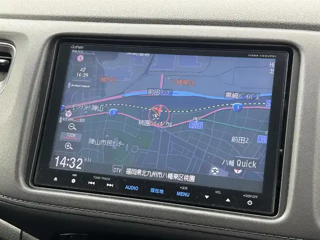ホンダ ヴェゼル ハイブリッド X 福岡県 2014(平26)年 7.1万km アラバスターシルバーメタリック 純正ナビ（Ｂｌｕｅｔｏｏｔｈ，フルセグＴＶ）　/バックカメラ　/ＥＴＣ　/前方ドラレコ　/クルーズコントロール　/シティブレーキアクティブシステム　/横滑り防止装置　/ＥＣＯＮ　/パドルシフト　/ステアリングリモコン
