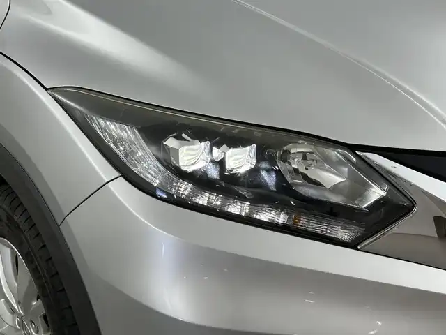 ホンダ ヴェゼル ハイブリッド X 福岡県 2014(平26)年 7.1万km アラバスターシルバーメタリック 純正ナビ（Ｂｌｕｅｔｏｏｔｈ，フルセグＴＶ）　/バックカメラ　/ＥＴＣ　/前方ドラレコ　/クルーズコントロール　/シティブレーキアクティブシステム　/横滑り防止装置　/ＥＣＯＮ　/パドルシフト　/ステアリングリモコン
