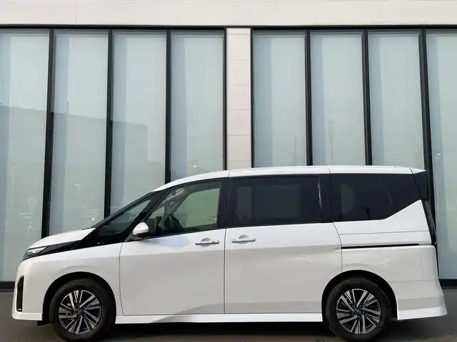 日産 セレナ ハイウェイスター V 大阪府 2024(令6)年 1.4万km プリズムホワイト 純正９インチナビ/   フルセグTV/Bluetooth/USB/衝突軽減/ＢＳＭ/プロパイロット/全方位モニター/スマートルームミラー/両側パワースライドドア/アイドリングストップ/ドライブレコーダー/ＥＴＣ/ＬＥＤライト/禁煙車
