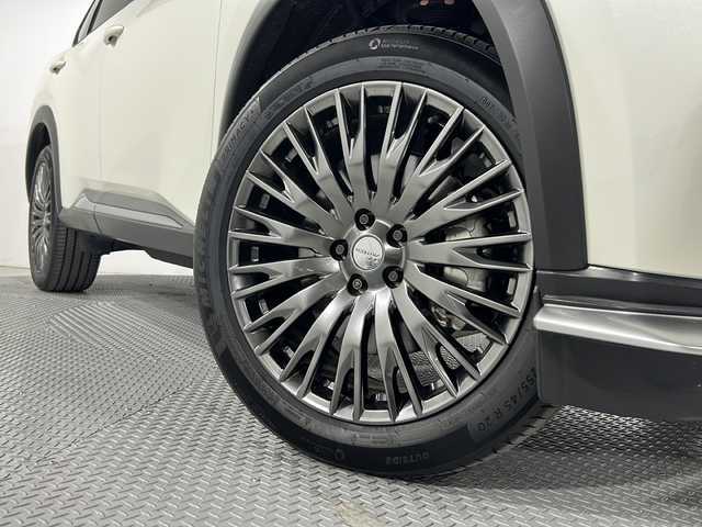日産 エクストレイル オーテック e－4ORCE 広島県 2022(令4)年 2.1万km ブリリアントホワイトパール 純正12.3型ナビ（AppleCarPlay/AndroidAuto/フルセグTV）/プロパイロット/インテリジェントアラウンドビューモニター/インテリジェントルームミラー/AUTECH専用20インチAW/黒革シート/シートヒーター（前席/後席）/パワーシート/ポジションメモリー/パワーバックドア/ステアリングヒーター/インテリジェントエマージェンシーブレーキ/車線逸脱抑制機能/ハイビームアシスト/ブラインドスポットモニター/フロント/バックソナー/誤発進抑制機能/電動パーキングブレーキ/オートブレーキホールド/ETC2.0/ドライブレコーダー/AC100V/1500W電源/USB入力端子