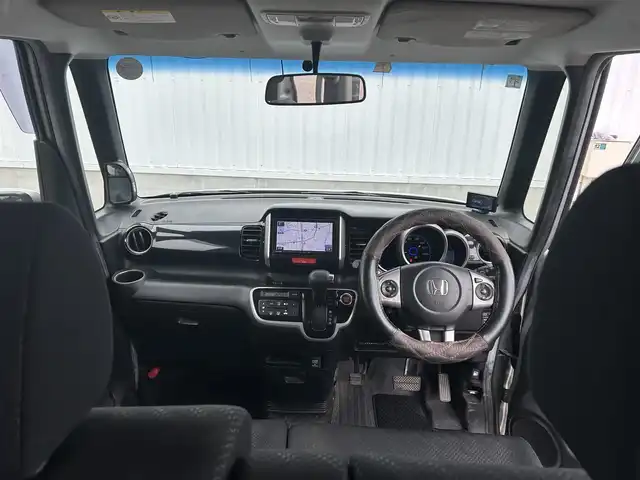 ホンダ Ｎ ＢＯＸ ＋ カスタム G ターボパッケージ 愛媛県 2013(平25)年 4.6万km アラバスターシルバーメタリック 福祉車両、スローパー/純正フロアマット/純正アルミホイール/ワンオーナー/フルセグテレビ/ABS/盗難防止センサー/SDナビ/バックカメラ/パワースライドドア/横滑り防止/クルーズコントロール/エンジンスタートボタン/100V充電/Bluetooth接続/スマートキー/オートライト