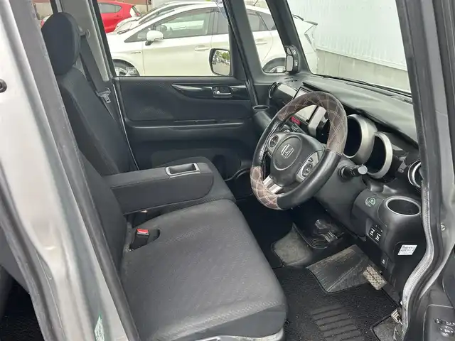 ホンダ Ｎ ＢＯＸ ＋ カスタム G ターボパッケージ 愛媛県 2013(平25)年 4.6万km アラバスターシルバーメタリック 福祉車両、スローパー/純正フロアマット/純正アルミホイール/ワンオーナー/フルセグテレビ/ABS/盗難防止センサー/SDナビ/バックカメラ/パワースライドドア/横滑り防止/クルーズコントロール/エンジンスタートボタン/100V充電/Bluetooth接続/スマートキー/オートライト