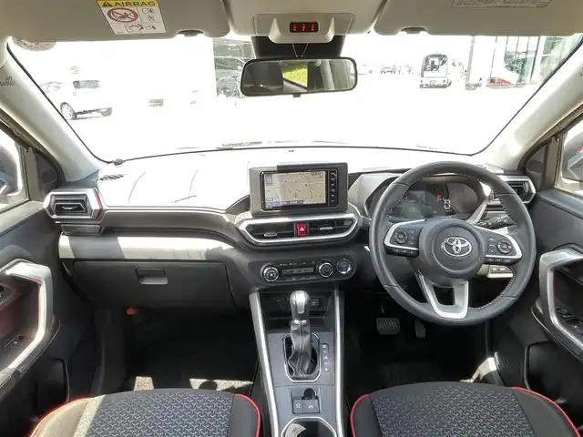 トヨタ ライズ Z 滋賀県 2022(令4)年 1.7万km ブラックマイカメタリック 純正ナビ/(フルセグ/Bluetooth/CD/DVD)/ビルトインETC2.0/パノラミックビューモニター/スマートアシスト/・衝突軽減ブレーキ/・レーンキープアシスト/・アダプティブクルーズコントロール/・標識認識/・アダプティブドライビングビーム/・オートハイビーム/LEDオートライト/フォグ/車速連動ワイパー/クリアランスソナー/ブラインドスポットモニター/シートヒーター/電動パーキング/ブレーキホールド/100V電源