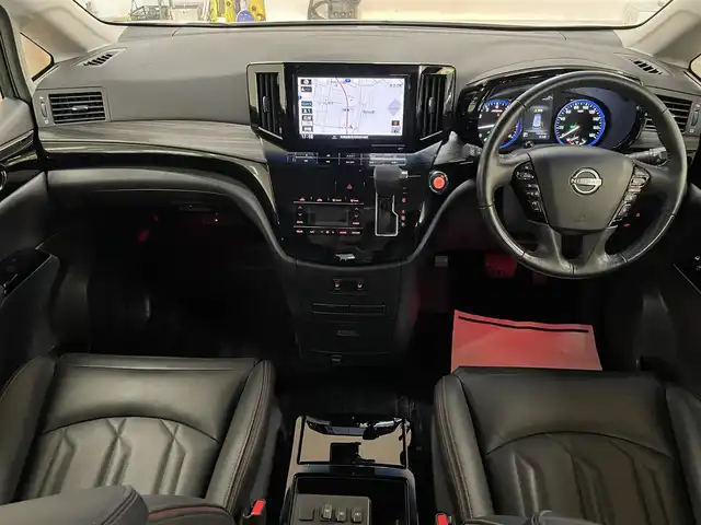 日産 エルグランド 250HWS プレミアム アーバンクロム 道央・札幌 2024(令6)年 1.4万km ピュアホワイトパール 4WD/ワンオーナー/純正10型SDナビ/・フルセグTV/CD/DVD/BT/SD/USB/純正フリップダウンモニター/フロント、サイド、バックカメラ/プロパイロット/アラウンドビューモニター/本革シート/前席シートヒーター/前席パワーシート/運転席シートメモリ機能/両側パワースライドドア/パワーバックドア/オートクルーズコントロール/ビルトインETC/インテリジェントエマージェンシーブレーキ/車線逸脱防止支援システム/前後踏み間違い衝突防止アシスト/標識検知機能/ブラインドスポットモニター/前後コーナーセンサー/横滑り防止装置/純正ドライブレコーダー/オートライト/LEDヘッドライト/フォグライト/プッシュスタート/スマートキーx2/ステアリングリモコン/純正フロアマット/ドアバイザー/助手席、2列目オットマン/3列シート/ウインカーミラー/純正18インチAW/フロント、サイドエアロ/新車時保証書/取扱説明書/ナビ取扱説明書