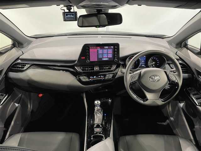 トヨタ Ｃ－ＨＲ G モード ネロセーフティプラスⅡ 愛知県 2022(令4)年 2.7万km ブラックマイカ 純正８インチディスプレイナビ　/(Bluetooth/フルセグTV/FM/AM/USB/Miracast)/パノラミックビューモニター　/トヨタセーフティセンス　/　　-プリクラッシュセーフティ/　　-レーントレーニングアシスト/　　-オートマチックハイビーム/　　-レーダークルーズコントロール/　　-ロードサインアシスト/シートヒーター　/ビルトインＥＴＣ　/前後ドライブレコーダー　/ブラインドスポットモニター/クリアランスソナー　/ＬＥＤヘッドライト　/ＬＥＤフォグ/純正フロアマット/プッシュスタート/　　-スマートキー