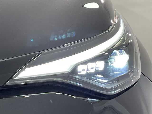 トヨタ Ｃ－ＨＲ G モード ネロセーフティプラスⅡ 愛知県 2022(令4)年 2.7万km ブラックマイカ 純正８インチディスプレイナビ　/(Bluetooth/フルセグTV/FM/AM/USB/Miracast)/パノラミックビューモニター　/トヨタセーフティセンス　/　　-プリクラッシュセーフティ/　　-レーントレーニングアシスト/　　-オートマチックハイビーム/　　-レーダークルーズコントロール/　　-ロードサインアシスト/シートヒーター　/ビルトインＥＴＣ　/前後ドライブレコーダー　/ブラインドスポットモニター/クリアランスソナー　/ＬＥＤヘッドライト　/ＬＥＤフォグ/純正フロアマット/プッシュスタート/　　-スマートキー