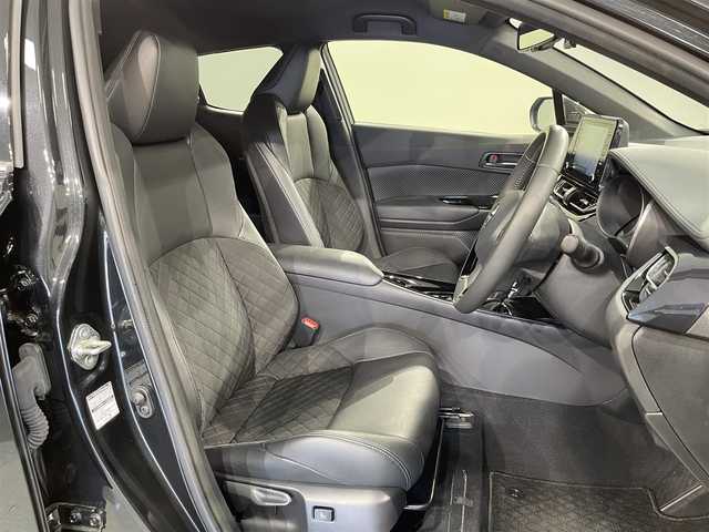 トヨタ Ｃ－ＨＲ G モード ネロセーフティプラスⅡ 福島県 2022(令4)年 2.7万km ブラックマイカ /純正８インチディスプレイナビ　//(Bluetooth/フルセグTV/FM/AM/USB/Miracast)//パノラミックビューモニター　//トヨタセーフティセンス　//プリクラッシュセーフティ//レーントレーニングアシスト//オートマチックハイビーム//レーダークルーズコントロール//ロードサインアシスト//シートヒーター　//ビルトインＥＴＣ　//前後ドライブレコーダー　//ブラインドスポットモニター//クリアランスソナー　//ＬＥＤヘッドライト　//ＬＥＤフォグ//純正フロアマット//プッシュスタート//スマートキー