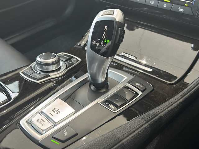 ＢＭＷ ５２８ｉ 神奈川県 2010(平22)年 4.2万km アルピンホワイトⅢ エナジーボディーエアロキット/エナジートランクスポイラー/ダウンサス/エナジーエディション21インチAW/エナジー4本出しマフラー/クルーズコントロール/純正ＨＤＤナビ/（AM/FM/CD/DVD/TV/BT/AUX)/ＥＴＣ/前ドライブレコーダー/バックカメラ/メモリシート（D席）/パワーシート(D/N席)/ヒートシーター（D/N席）/プッシュスタート/社外フロアマット/スペアキー/オートライト/前後フォグランプ/取扱説明書