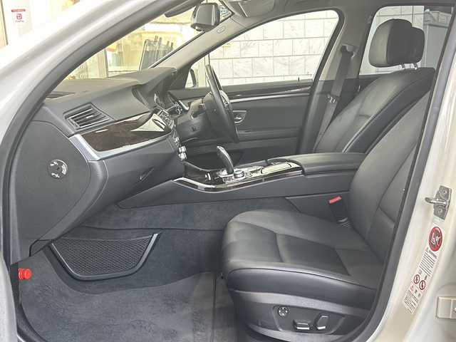 ＢＭＷ ５２８ｉ 神奈川県 2010(平22)年 4.2万km アルピンホワイトⅢ エナジーボディーエアロキット/エナジートランクスポイラー/ダウンサス/エナジーエディション21インチAW/エナジー4本出しマフラー/クルーズコントロール/純正ＨＤＤナビ/（AM/FM/CD/DVD/TV/BT/AUX)/ＥＴＣ/前ドライブレコーダー/バックカメラ/メモリシート（D席）/パワーシート(D/N席)/ヒートシーター（D/N席）/プッシュスタート/社外フロアマット/スペアキー/オートライト/前後フォグランプ/取扱説明書