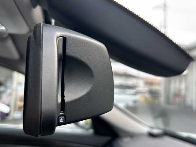 ＢＭＷ ５２８ｉ 神奈川県 2010(平22)年 4.2万km アルピンホワイトⅢ エナジーボディーエアロキット/エナジートランクスポイラー/ダウンサス/エナジーエディション21インチAW/エナジー4本出しマフラー/クルーズコントロール/純正ＨＤＤナビ/（AM/FM/CD/DVD/TV/BT/AUX)/ＥＴＣ/前ドライブレコーダー/バックカメラ/メモリシート（D席）/パワーシート(D/N席)/ヒートシーター（D/N席）/プッシュスタート/社外フロアマット/スペアキー/オートライト/前後フォグランプ/取扱説明書