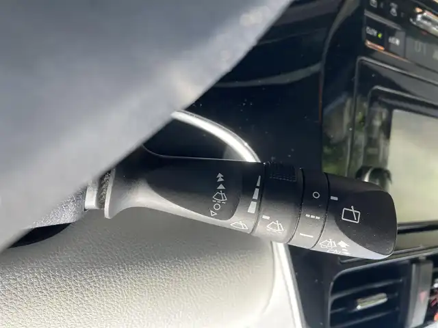 トヨタ プリウス S 静岡県 2015(平27)年 14.2万km グレーメタリック (株)IDOMが運営する【じしゃロン焼津店】の自社ローン専用車両になります。こちらは現金またはオートローンご利用時の価格です。自社ローンご希望の方は別途その旨お申付け下さい /純正ＳＤナビ/（フルセグＴＶ/Ｂｌｕｅｔｏｏｔｈ接続/ＣＤ/ＤＶＤ/ミュージックサーバー）/衝突軽減ブレーキ/レーンキープアシスト/レーダークルーズコントロール/バックカメラ/ＬＥＤヘッドライト/オートライト/オートハイビーム/ＥＴＣ