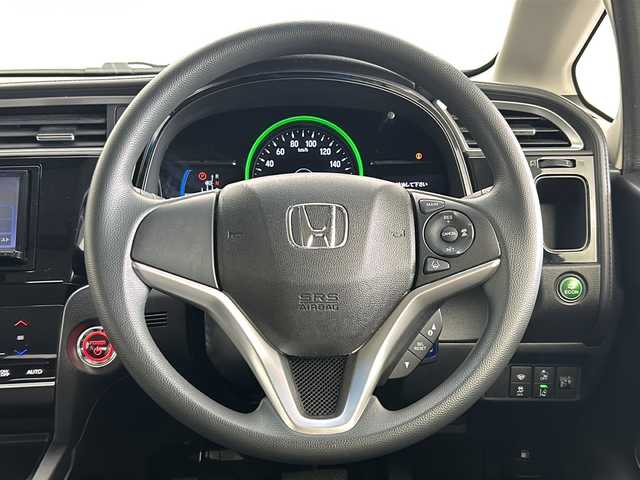 ホンダ シャトル ハイブリッド ホンダセンシング 秋田県 2020(令2)年 5.5万km クリスタルブラックパール 4WD/社外メモリナビ/CD/BT/ホンダセンシング　/レーダークルーズコントロール　/横滑り防止装置　/レーンキープアシスト　/バックカメラ　/ビルトインＥＴＣ　/プッシュスタート/スマートキー　/社外フロアマット　/スペアキー/電動格納ミラー
