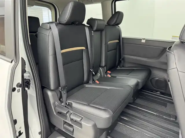 日産 セレナ e－パワー ハイウェイスター V 福岡県 2025(令7)年 0.1千km プリズムホワイト 登録済未使用車　/純正９型ナビ　/全方位カメラ　/ビルトインＥＴＣ２．０　/置くだけ充電　/インテリジェントルームミラー　/プロパイロット　/コーナーセンサー　/エマージェンシーブレーキ　/レーンキープ　/ＢＳＷ　/両側電動スライドドア　/ＬＥＤヘッドライト