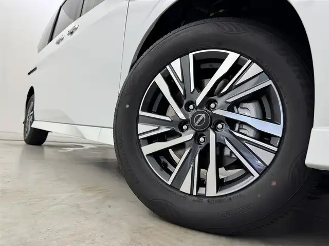 日産 セレナ e－パワー ハイウェイスター V 福岡県 2025(令7)年 0.1千km プリズムホワイト 登録済未使用車　/純正９型ナビ　/全方位カメラ　/ビルトインＥＴＣ２．０　/置くだけ充電　/インテリジェントルームミラー　/プロパイロット　/コーナーセンサー　/エマージェンシーブレーキ　/レーンキープ　/ＢＳＷ　/両側電動スライドドア　/ＬＥＤヘッドライト