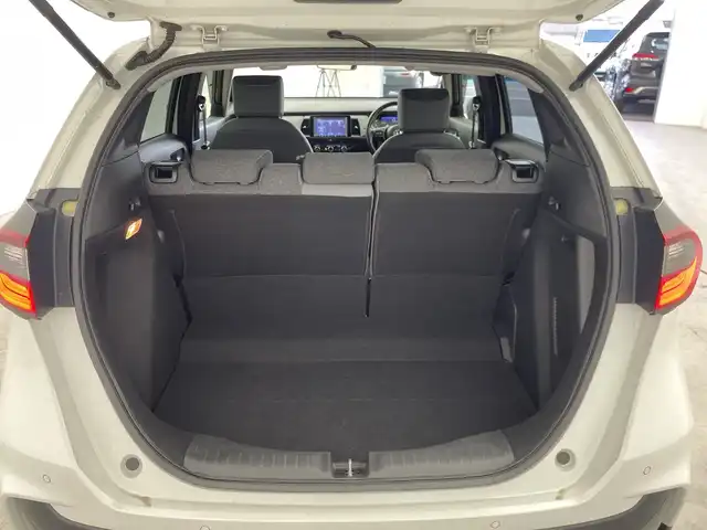 ホンダ フィット e:HEV RS 三重県 2022(令4)年 1.7万km プラチナホワイトパール 純正8インチナビ/フルセグ/バックカメラ/追従式クルーズコントロール/衝突軽減ブレーキ/レーンキープアシスト/コーナーセンサー/電動パーキング/オートブレーキホールド/前後ドライブレコーダー/ETC/パドルシフト/スマートキー