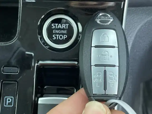 日産 セレナ ハイウェイスター V 群馬県 2021(令3)年 3.6万km ダイヤモンドブラック 純正１０インチナビ/純正１１インチ後席モニター/プロパイロット/アラウンドビューモニター/シートヒーター/オートマチックハイビーム/コーナーセンサー/LEDヘッドライト/ドライブレコーダー/ETC/純正AW/社外フロアマット/３列シート/ウォークスルー/衝突被害軽減システム/両側パワースライドドア/デジタルインナーミラー/BSM/禁煙車