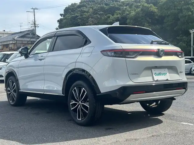 ホンダ ヴェゼル ハイブリッド e:HEV Z 大阪府 2022(令4)年 2.3万km プレミアムサンライトホワイトパール 純正9インチコネクトディスプレイ/バックカメラ/レーダークルーズコントロール/衝突被害軽減システム/レーンキープアシスト/横滑り防止装置/コーナーセンサー/ブラインドスポットモニター/パーキングセンサー/ダウンヒルアシストコントロール/ワイヤレス充電器/ステアリングヒーター/純正LEDライト/純正フロアマット/純正AW（18inch)/ビルトインETC2.0/ドライブレコーダー/フロントフォグランプ/取扱説明書/保証書