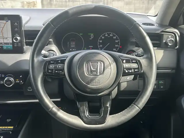 ホンダ ヴェゼル ハイブリッド e:HEV Z 大阪府 2022(令4)年 2.3万km プレミアムサンライトホワイトパール 純正9インチコネクトディスプレイ/バックカメラ/レーダークルーズコントロール/衝突被害軽減システム/レーンキープアシスト/横滑り防止装置/コーナーセンサー/ブラインドスポットモニター/パーキングセンサー/ダウンヒルアシストコントロール/ワイヤレス充電器/ステアリングヒーター/純正LEDライト/純正フロアマット/純正AW（18inch)/ビルトインETC2.0/ドライブレコーダー/フロントフォグランプ/取扱説明書/保証書