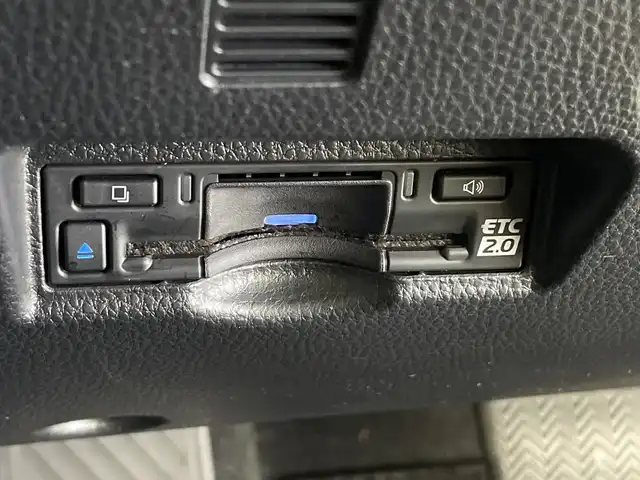 トヨタ ノア G 鹿児島県 2022(令4)年 3.9万km メタルストリームM 純正10.5インチディスプレイオーディオ/（CD/DVD/Bluetooth/HDMI/フルセグTV）/純正フリップダウンモニター/レーダークルーズコントロール/プリクラッシュセーフティ/レーンキープ/オートライト/オートマチックハイビーム/両側パワースライドドア/ドライブレコーダー/ETC2.0/スマートキー/プッシュスタート/純正フロアマット/シートヒーター/スペアキー/純正16インチAW/LEDヘッドライト