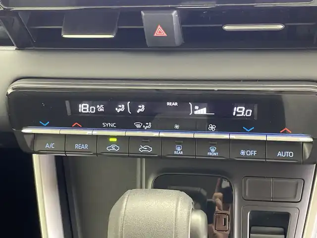 トヨタ ノア G 鹿児島県 2022(令4)年 3.9万km メタルストリームM 純正10.5インチディスプレイオーディオ/（CD/DVD/Bluetooth/HDMI/フルセグTV）/純正フリップダウンモニター/レーダークルーズコントロール/プリクラッシュセーフティ/レーンキープ/オートライト/オートマチックハイビーム/両側パワースライドドア/ドライブレコーダー/ETC2.0/スマートキー/プッシュスタート/純正フロアマット/シートヒーター/スペアキー/純正16インチAW/LEDヘッドライト