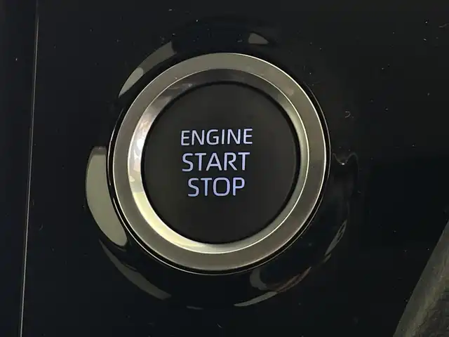 トヨタ ノア G 鹿児島県 2022(令4)年 3.9万km メタルストリームM 純正10.5インチディスプレイオーディオ/（CD/DVD/Bluetooth/HDMI/フルセグTV）/純正フリップダウンモニター/レーダークルーズコントロール/プリクラッシュセーフティ/レーンキープ/オートライト/オートマチックハイビーム/両側パワースライドドア/ドライブレコーダー/ETC2.0/スマートキー/プッシュスタート/純正フロアマット/シートヒーター/スペアキー/純正16インチAW/LEDヘッドライト