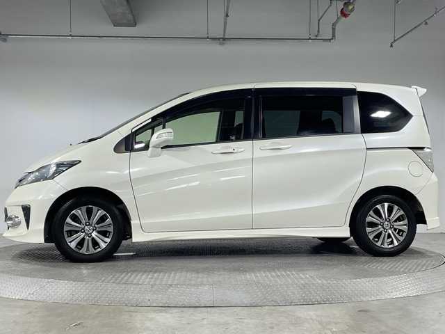 ホンダ フリード Gエアロ 神奈川県 2012(平24)年 8.4万km プレミアムホワイトパール 社外アルパイン8型HDDナビゲーション【VIE-X088V】/社外アルパインフリップダウンモニター【TMX-R2200】/フルセグ　CD DVD　SD　HDD　AUX AM FM　Bluetooth/バックカメラ/両側電動スライドドア/クルーズコントロール/ECON/革巻きステアリング/社外前後ドライブレコーダー/ETC/スマートキー/キーレスエントリー/純正15インチアルミホイール/純正サイド/リアスポイラー/HIDヘッドランプ