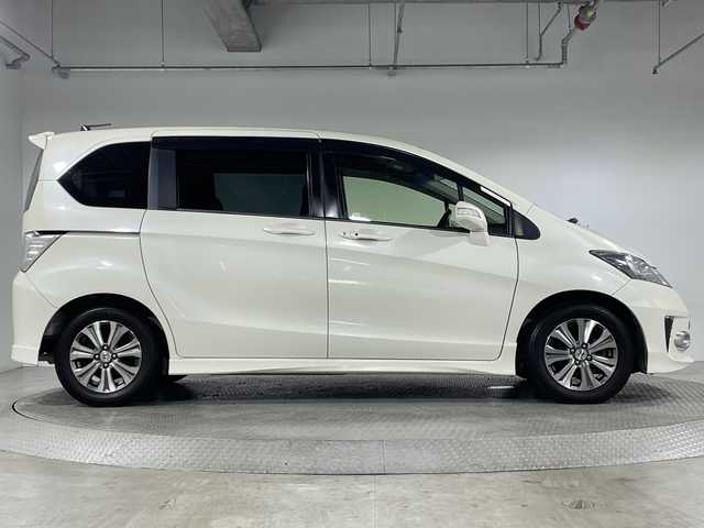 ホンダ フリード Gエアロ 神奈川県 2012(平24)年 8.4万km プレミアムホワイトパール 社外アルパイン8型HDDナビゲーション【VIE-X088V】/社外アルパインフリップダウンモニター【TMX-R2200】/フルセグ　CD DVD　SD　HDD　AUX AM FM　Bluetooth/バックカメラ/両側電動スライドドア/クルーズコントロール/ECON/革巻きステアリング/社外前後ドライブレコーダー/ETC/スマートキー/キーレスエントリー/純正15インチアルミホイール/純正サイド/リアスポイラー/HIDヘッドランプ