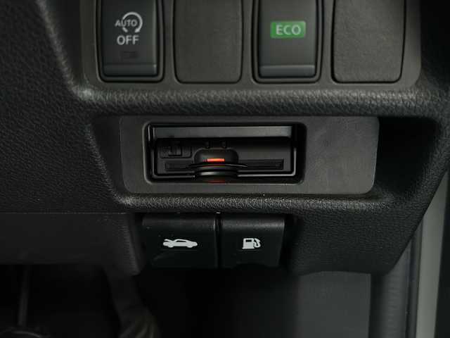 日産 エクストレイル 20X エマージェンシーブレーキ 兵庫県 2016(平28)年 9.8万km ブリリアントホワイトパール ワンオーナー/サンルーフ/純正SDナビ　フルセグ、DVD、BT、AM、FM/バックカメラ/ETC/衝突被害軽減ブレーキ/車線逸脱警報/横滑り防止/ルーフレール/カプロンシート/前席シートヒーター/コーナーセンサー/アイドリングストップ/スマートキー×２/プッシュスタート/ウインカーミラー